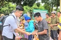 Mang yêu thương về buôn làng