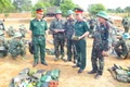 Đại diện lãnh đạo Sư đoàn 2 kiểm tra công tác huấn luyện sẵn sàng chiến đấu. Ảnh: Hoa Lê