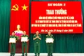 Sư đoàn 2 trao bằng khen của Bộ trưởng Bộ Quốc phòng cho 39 tập thể, cá nhân xuất sắc. Ảnh: Lê Hoa
