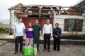 Phó Bí thư Tỉnh ủy Nguyễn Ngọc Lương đi thăm, trao quà cho người dân vùng bão, lũ 