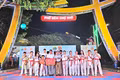 Ban tổ chức trao giải Nhất cho CLB Taekwondo Phước Mỹ tại Hội thi Võ nhạc lần thứ I năm 2026.