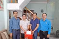 Thăm, tặng quà nạn nhân tai nạn lao động.