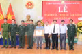 Trao Bằng “Tổ quốc ghi công” cho thân nhân liệt sĩ Võ Lạc.