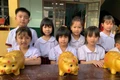 Học sinh Trường Tiểu học Tôn Đức Thắng “Nuôi heo đất bằng tiền lì xì giúp bạn nghèo”