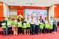 Hội Bảo trợ Bệnh nhân nghèo tỉnh Gia Lai trao 200 phần quà cho bệnh nhi 