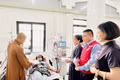 Chùa Vạn Phật trao 102 suất quà cho bệnh nhân có hoàn cảnh khó khăn