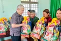 Lãnh đạo Sở Y tế Gia Lai thăm, tặng 60 suất quà cho người dân xã Ia Pia