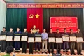 Lãnh đạo UBND xã Lơ Pang biểu dương, khen thưởng cán bộ, chiến sĩ Công an tỉnh. 
