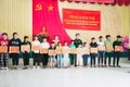 Gia Lai: Trao kinh phí hỗ trợ nâng bước em đến trường