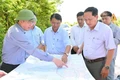 Chủ tịch UBND tỉnh Phạm Anh Tuấn khảo sát địa điểm được quy hoạch xây dựng một số dự án của xã An Lão. 