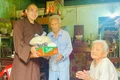Chùa Huệ Khánh tặng quà cho 50 hộ gia đình có hoàn cảnh khó khăn