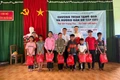 Tặng quà trung thu cho trẻ em tại chương trình