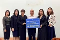 Hội Nữ doanh nhân tỉnh Gia Lai ủng hộ 100 triệu đồng cho đồng bào bị thiệt hại sau cơn bão số 10 và 11. Ảnh: Vũ Thảo