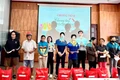 Tặng quà cho các hộ có hoàn cảnh khó khăn tại phường Pleiku