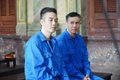 Hai anh em bị cáo Phạm Văn Tam (phải) và Phạm Xuân Tình tại phiên tòa.