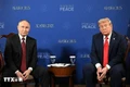 Tổng thống Nga Vladimir Putin (trái) trong cuộc họp với Tổng thống Mỹ Donald Trump tại Căn cứ Elmendorf-Richardson ở Anchorage, bang Alaska (Mỹ) ngày 15/8. Ảnh: THX/TTXVN