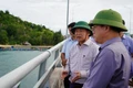Bí thư Tỉnh ủy Thái Đại Ngọc khảo sát các dự án trọng điểm dọc tuyến đường ven biển.