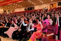 Các đại biểu biểu quyết thông qua Nghị quyết Đại hội. Ảnh: Đức Thụy