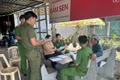 Công an xã Vĩnh Thạnh (tỉnh Gia Lai) tuyên truyền cho người dân về các chiêu trò, thủ đoạn lừa đảo.