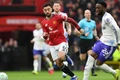 Fernandes chạm tay kỳ tích, Man United 'bắn hạ' Aston Villa
