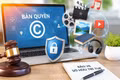 Giải quyết bài toán bản quyền