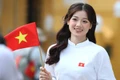 Lan tỏa tình yêu nước với tà áo dài và hình ảnh lá cờ Tổ quốc