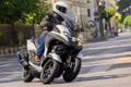 Yamaha Tricity 300 2026 ra mắt - xe ga 3 bánh có túi khí, giá 11.400 USD