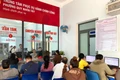 Người dân phường Quy Nhơn Tây chờ làm thủ tục tại Trung tâm Phục vụ hành chính công.