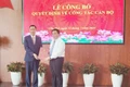 Ủy viên Bộ Chính trị Nguyễn Xuân Thắng trao quyết định về công tác cán bộ