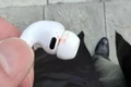 AirPods Pro 3 gặp sự cố gây chảy máu tai