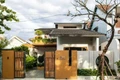Nhà trên diện tích 220m2 với sân vườn, vườn rau ngay trong sân