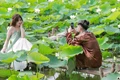 Đầm sen trắng ở ngoại thành Hà Nội thu hút giới trẻ