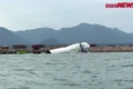 Nguyên nhân máy bay lao xuống biển gãy cánh ở Hong Kong