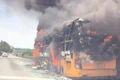 Xe khách 45 chỗ cháy ngùn ngụt trên cao tốc