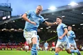Premier League: Liverpool trở lại ngôi đầu, Man City đánh bại M.U
