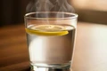 Sáng nào cũng 1 ly nước chanh ấm: Bác sĩ nói gì?
