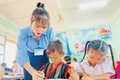Chương trình đặt mục tiêu tỷ lệ đi học đúng tuổi cấp tiểu học đạt 99,5%. Ảnh: Trần Dung