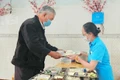 Bữa ăn nhỏ gửi triệu mảnh đời khó khăn