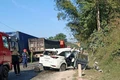 Ô tô 7 chỗ tông xe tải, 4 người tử vong, 2 người bị thương