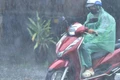 Không khí lạnh gây mưa lớn dập tắt nắng nóng 'thiêu đốt' miền Trung