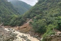 Nghệ An: Mưa lớn gây sạt lở nghiêm trọng trên Quốc lộ 16