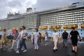 Tàu Ovation of the Seas chở hơn 4.000 du khách quốc tế cập cảng Chân Mây