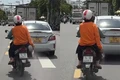 Clip người phụ nữ rải bột lạ trên đường gây hoang mang: CSGT TP.HCM xác minh