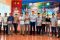 Công ty Cao su Chư Sê trang bị máy tính bảng cho công nhân kỹ thuật giao nhận mủ
