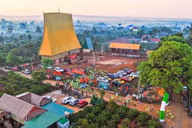 Làng Kép 1 tổ chức ăn trâu mừng nhà rông mới