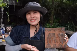 Chạm vào vẻ đẹp điêu khắc gỗ dân gian Tây Nguyên