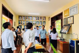 Dâng hương tại địa điểm thành lập Chi bộ Đảng đầu tiên huyện Cheo Reo