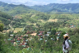 Trải nghiệm thú vị là ngắm các ngôi làng từ trên cao. Ảnh: Bily