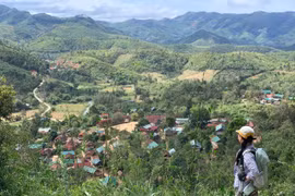 Trải nghiệm thú vị là ngắm các ngôi làng từ trên cao. Ảnh: Bily