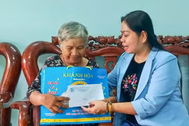 Hội Liên hiệp phụ nữ tỉnh Gia Lai thăm các Mẹ Việt Nam anh hùng và người có công với cách mạng